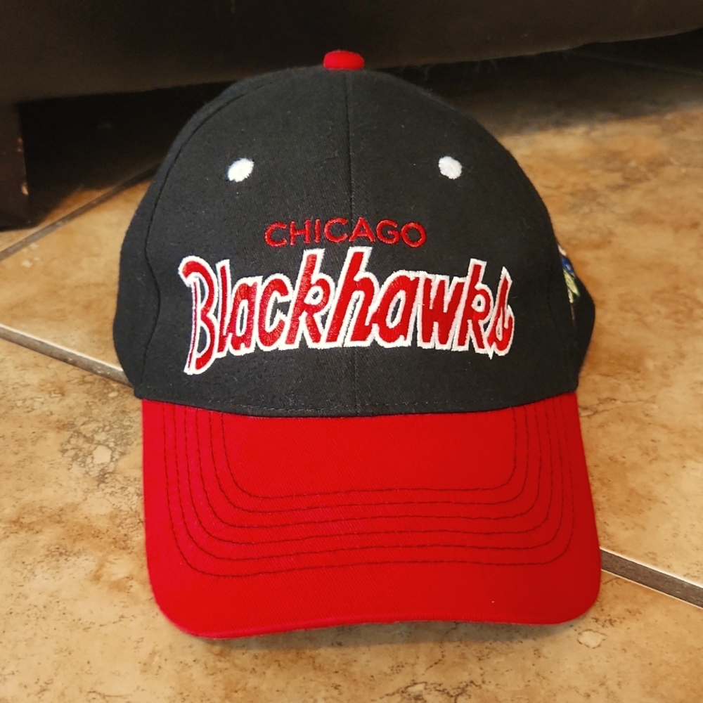 Kick 10 NHL Chicago Blackhawks Adult Baseball Hat